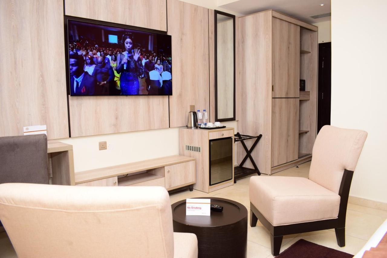 Monty Suites & Golf Uyo Luaran gambar