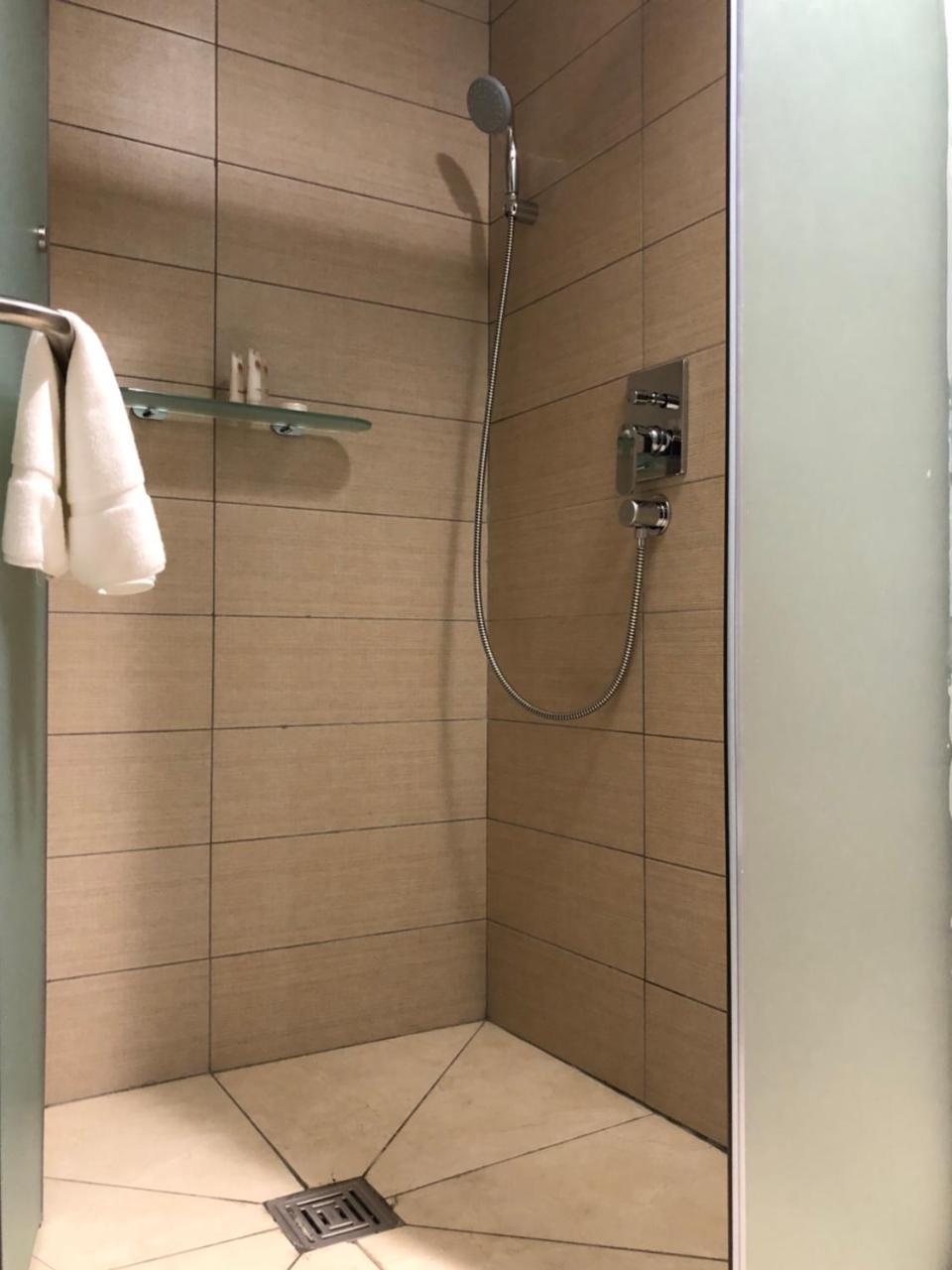 Monty Suites & Golf Uyo Luaran gambar