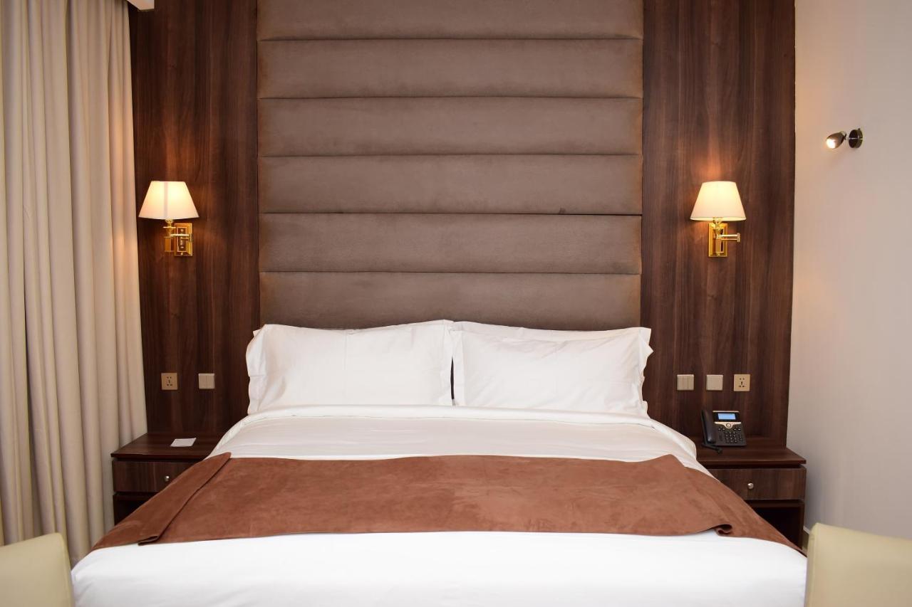 Monty Suites & Golf Uyo Luaran gambar
