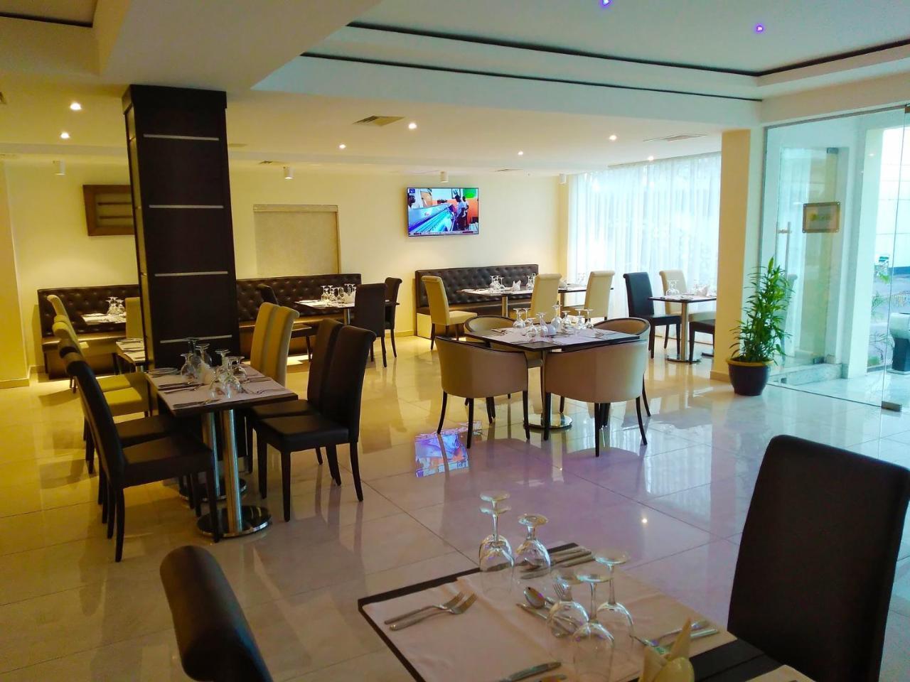 Monty Suites & Golf Uyo Luaran gambar