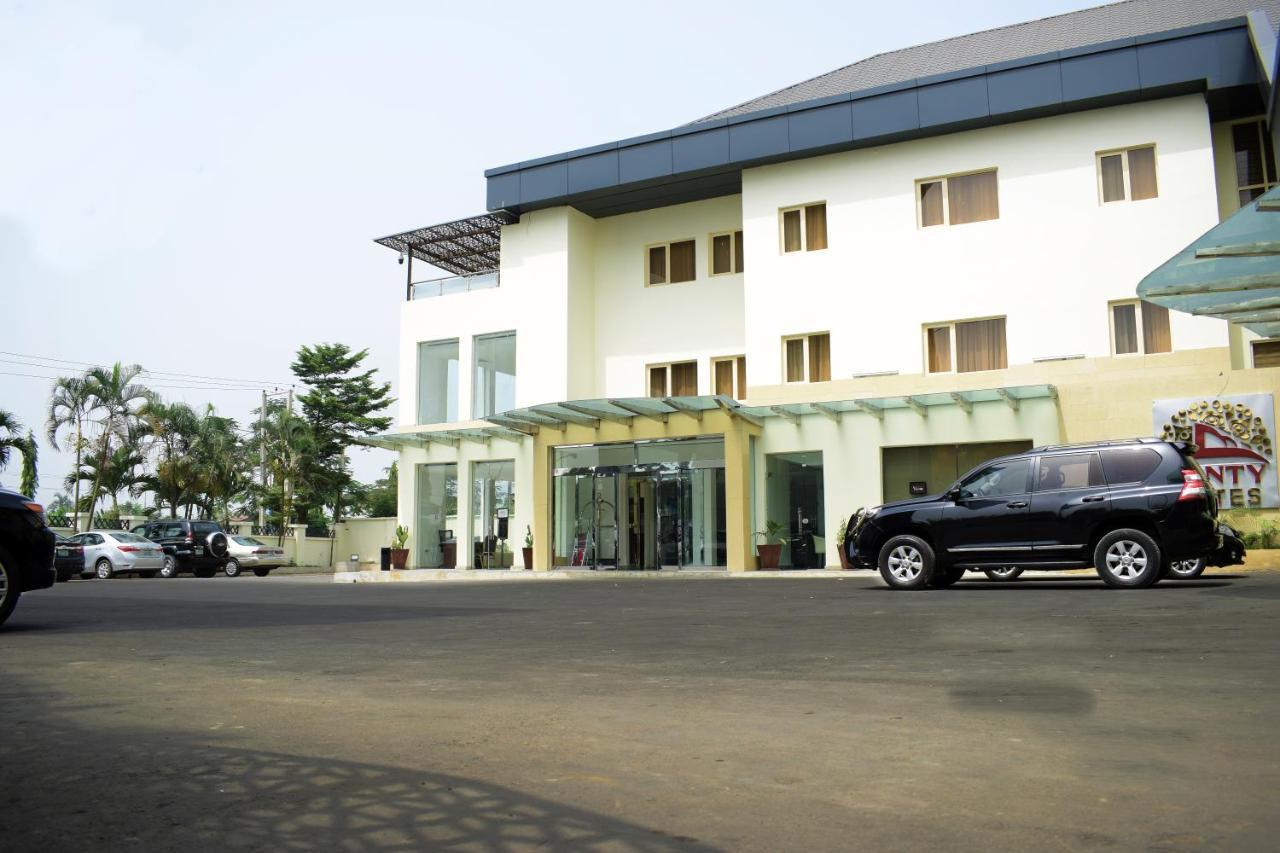 Monty Suites & Golf Uyo Luaran gambar